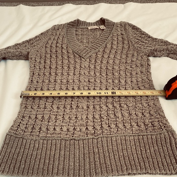 DKNY JEANS Woman’s Knitted V-Neck Sweater with 3/4 Sleeves. Size XL. - Picture 11 of 13